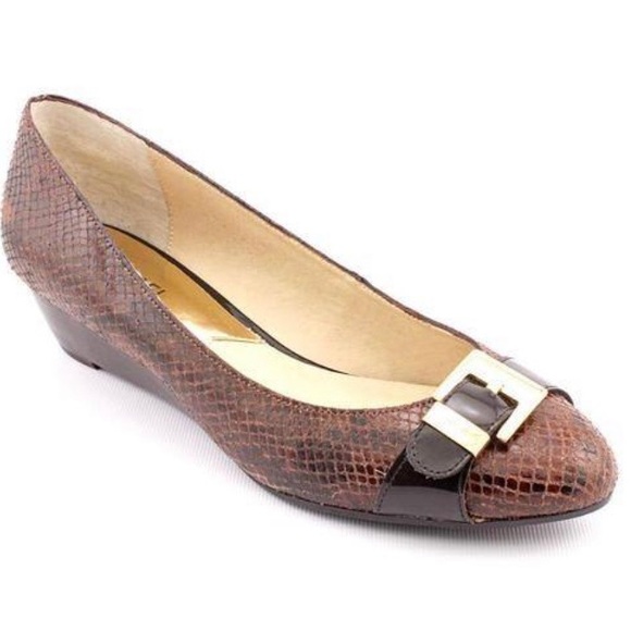 Michael Kors Shoes - New! Michael Kors Vicuna Goldie Flat Size 9